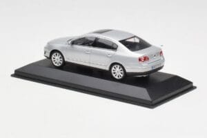 Volkswagen Passat B6 Silber Minichamps 1:43 PASSAT003 Druckguss — Bild 3 von 4