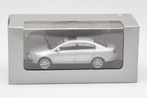 Volkswagen Passat B6 Silber Minichamps 1:43 PASSAT003 Druckguss — Bild 4 von 4
