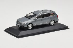 Volkswagen Passat B6 Variant Grey Metallic Minichamps 1:43 PASSAT005 Druckguss — Bild 2 von 4