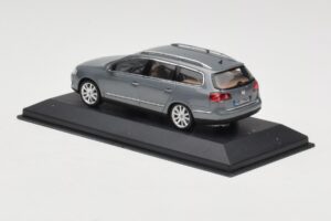 Volkswagen Passat B6 Variant Grey Metallic Minichamps 1:43 PASSAT005 Druckguss — Bild 3 von 4