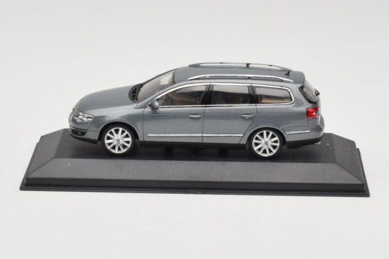 Volkswagen Passat B6 Variant Grey Metallic Minichamps 1:43 PASSAT005 Druckguss