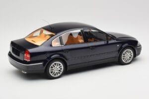 Volkswagen Passat W8 B5.5 Indigo Blue DNA 1:18 DNA000029 Druckguss — Bild 2 von 6