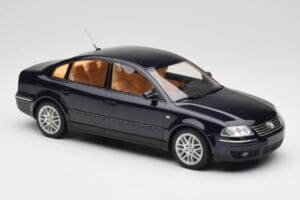 Volkswagen Passat W8 B5.5 Indigo Blue DNA 1:18 DNA000029 Druckguss — Bild 4 von 6