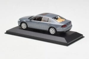 Volkswagen Phaeton 3D Grau Minichamps 1:43 3D0099300GPR7Q Druckguss — Bild 3 von 4