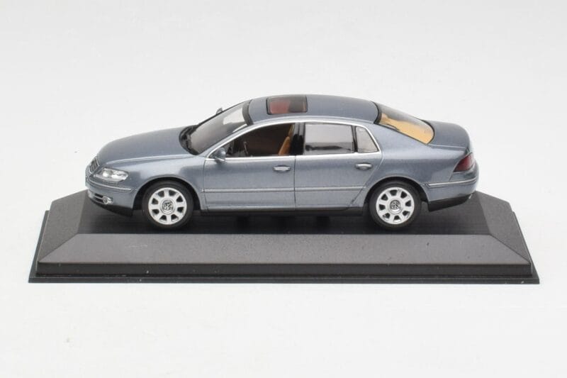 Volkswagen Phaeton 3D Grau Minichamps 1:43 3D0099300GPR7Q Druckguss