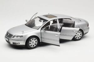 Volkswagen Phaeton D1 Silver Metallic AUTOart 1:18 79742 Druckguss — Bild 2 von 8