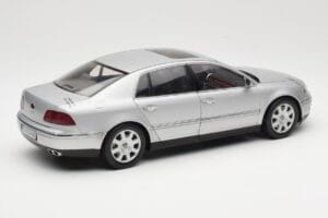 Volkswagen Phaeton D1 Silver Metallic AUTOart 1:18 79742 Druckguss — Bild 3 von 8