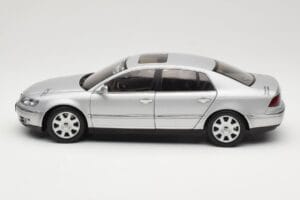 Volkswagen Phaeton D1 Silver Metallic AUTOart 1:18 79742 Druckguss — Bild 4 von 8
