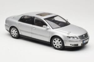 Volkswagen Phaeton D1 Silver Metallic AUTOart 1:18 79742 Druckguss — Bild 6 von 8
