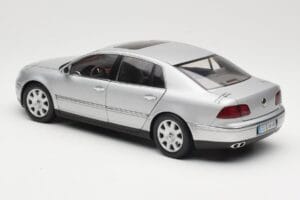 Volkswagen Phaeton D1 Silver Metallic AUTOart 1:18 79742 Druckguss — Bild 7 von 8
