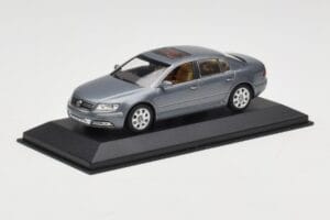 Volkswagen Phaeton Light Blue Metallic Minichamps 1:43 VW002 Druckguss — Bild 2 von 4