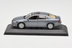 Volkswagen Phaeton Light Blue Metallic Minichamps 1:43 VW002 Druckguss