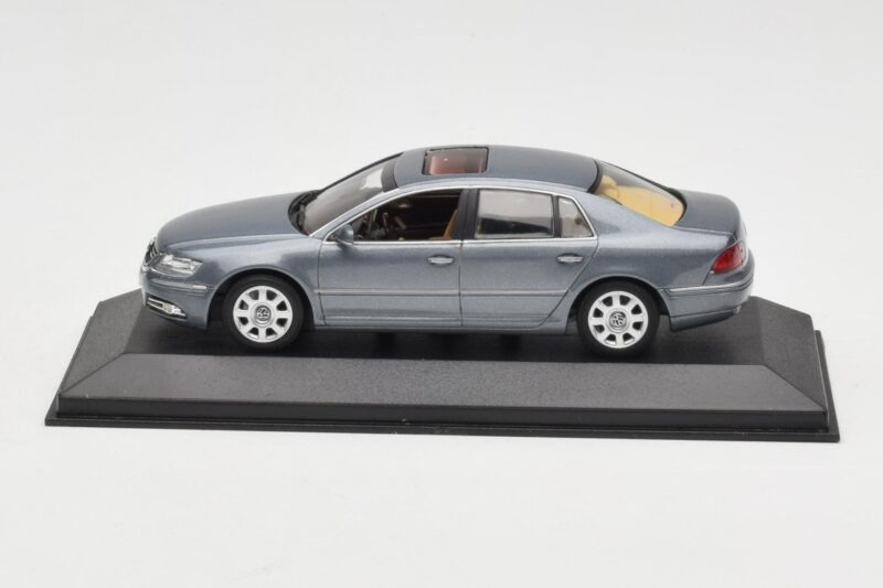 Volkswagen Phaeton Light Blue Metallic Minichamps 1:43 VW002 Druckguss