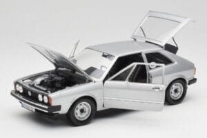 Volkswagen Scirocco GT Mk1 Silver Metallic Revell 1:18 08833 Druckguss — Bild 2 von 8