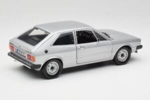 Volkswagen Scirocco GT Mk1 Silver Metallic Revell 1:18 08833 Druckguss — Bild 3 von 8