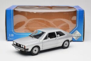 Volkswagen Scirocco GT Mk1 Silver Metallic Revell 1:18 08833 Druckguss — Bild 8 von 8