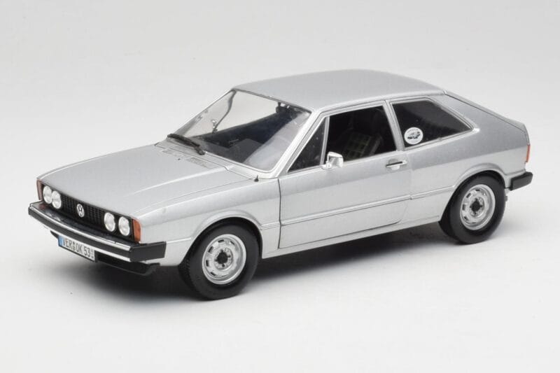 Volkswagen Scirocco GT Mk1 Silver Metallic Revell 1:18 08833 Druckguss