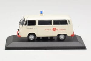 Volkswagen T2 Ambulance Malteser Hilfsdienst Minichamps 1:43 400053092 Druckguss
