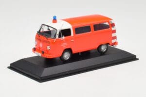Volkswagen T2 Bus Feuerwehr Frankfurt Rote Stoßstangen Minichamps 1:43 400053091-V1 Druckguss — Bild 2 von 4