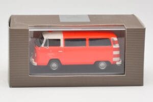 Volkswagen T2 Bus Feuerwehr Frankfurt Minichamps 1:43 400053091-R Druckguss — Bild 4 von 4
