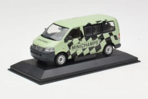 Volkswagen T5 Bus Grün Minichamps 1:43 T5002 Druckguss — Bild 2 von 4