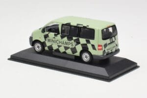 Volkswagen T5 Bus Grün Minichamps 1:43 T5002 Druckguss — Bild 3 von 4