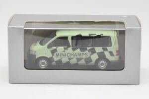 Volkswagen T5 Bus Grün Minichamps 1:43 T5002 Druckguss — Bild 4 von 4