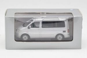Volkswagen T5 California Silber Minichamps 1:43 7H8099300GPA7W Druckguss — Bild 4 von 4