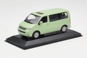 Volkswagen T5 Multivan California Limettengrün Dealer Minichamps 1:43 400052201-D1 Druckguss — Bild 2 von 4