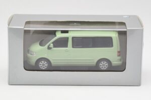 Volkswagen T5 Multivan California Limettengrün Dealer Minichamps 1:43 400052201-D1 Druckguss — Bild 4 von 4