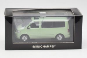 Volkswagen T5 Multivan California Limettengrün Minichamps 1:43 400052201 Druckguss — Bild 4 von 4