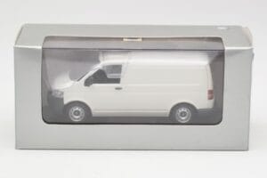 Volkswagen T5 Transporter Weiß Minichamps 1:43 T5002-B Druckguss — Bild 4 von 4