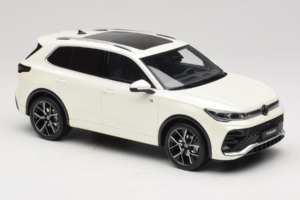 Volkswagen Tiguan R-Line Oryx White Pearl Otto 1:18 OT1219 Resin — Bild 4 von 6