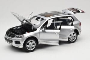 Volkswagen Touareg 7L Silver Metallic Kyosho 1:18 8821CS Druckguss — Bild 2 von 8