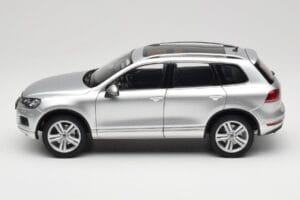 Volkswagen Touareg 7L Silver Metallic Kyosho 1:18 8821CS Druckguss — Bild 4 von 8