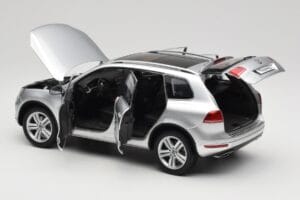 Volkswagen Touareg 7L Silver Metallic Kyosho 1:18 8821CS Druckguss — Bild 5 von 8