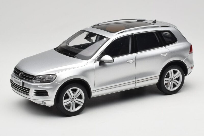Volkswagen Touareg 7L Silver Metallic Kyosho 1:18 8821CS Druckguss
