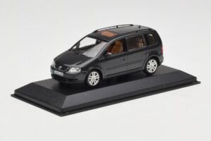 Volkswagen Touran 1T Dunkelgrün Minichamps 1:43 400052101 Druckguss — Bild 2 von 4