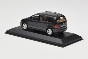 Volkswagen Touran 1T Dunkelgrün Minichamps 1:43 400052101 Druckguss — Bild 3 von 4