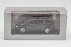 Volkswagen Touran 1T Dunkelgrün Minichamps 1:43 400052101 Druckguss — Bild 4 von 4