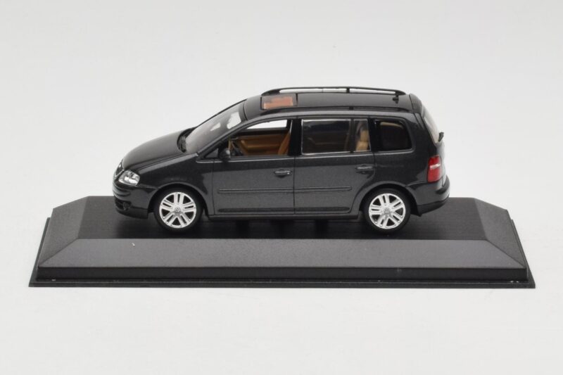 Volkswagen Touran 1T Dunkelgrün Minichamps 1:43 400052101 Druckguss