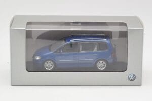 Volkswagen Touran Blau Minichamps 1:43 TOURAN002 Druckguss — Bild 4 von 4