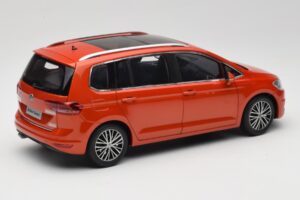 Volkswagen Touran 5T Orange Paudi Model 1:18 ZVE000003ORA Druckguss — Bild 3 von 8