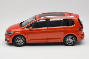 Volkswagen Touran 5T Orange Paudi Model 1:18 ZVE000003ORA Druckguss — Bild 4 von 8