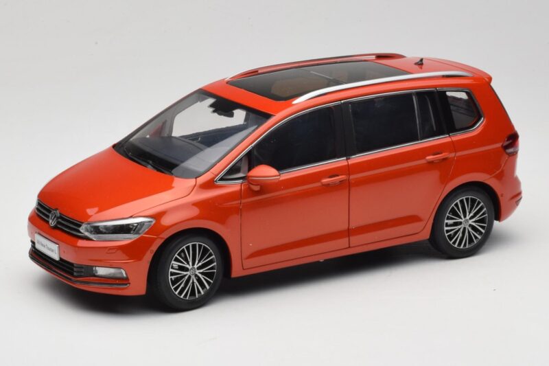 Volkswagen Touran 5T Orange Paudi Model 1:18 ZVE000003ORA Druckguss