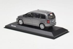 Volkswagen Touran Sport Platinum Grey Minichamps 1:43 TOURAN003 Druckguss — Bild 3 von 4