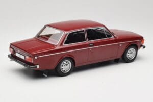 Volvo 142 Dunkelrot MCG 1:18 MCG18443 Druckguss — Bild 2 von 6
