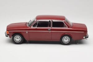Volvo 142 Dunkelrot MCG 1:18 MCG18443 Druckguss — Bild 3 von 6