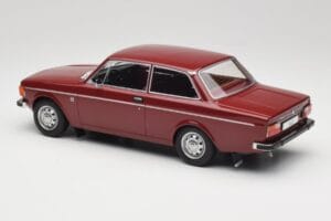 Volvo 142 Dunkelrot MCG 1:18 MCG18443 Druckguss — Bild 5 von 6
