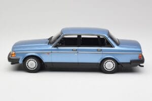 Volvo 240 GL Blau Metallic Minichamps 1:18 155171404 Druckguss — Bild 3 von 6